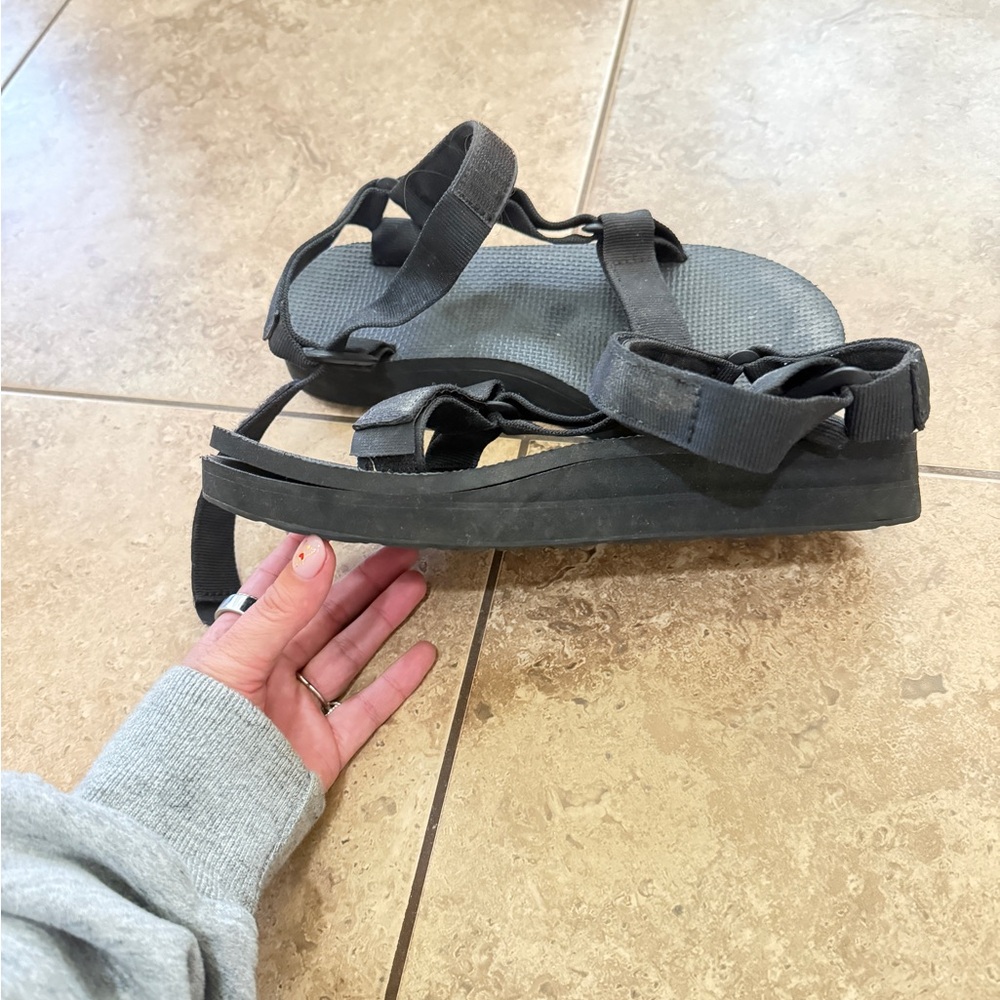 Tevas - Picture 3 of 4